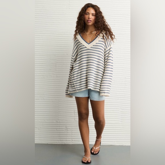 American Eagle Outfitters Sweaters - AE Big Hug V-Neck Sweater - M